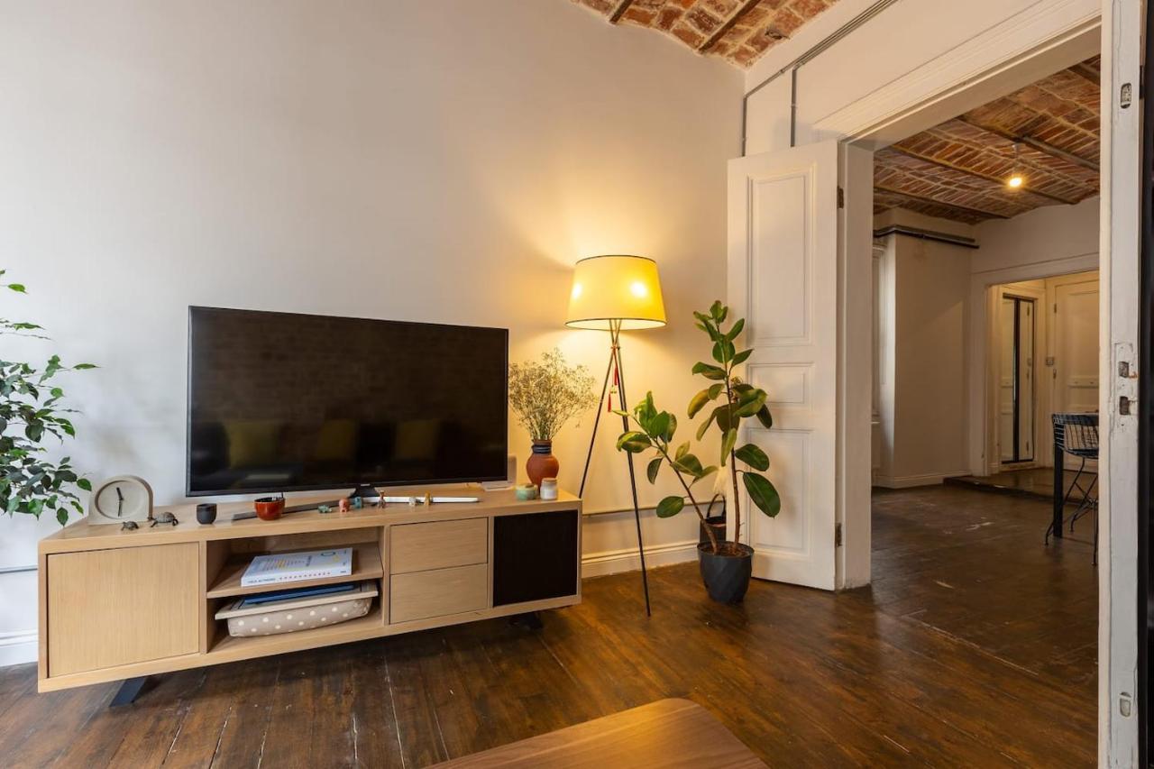 Renovated Apartment At The Heart Of Istanbul With Huge Terrace ภายนอก รูปภาพ
