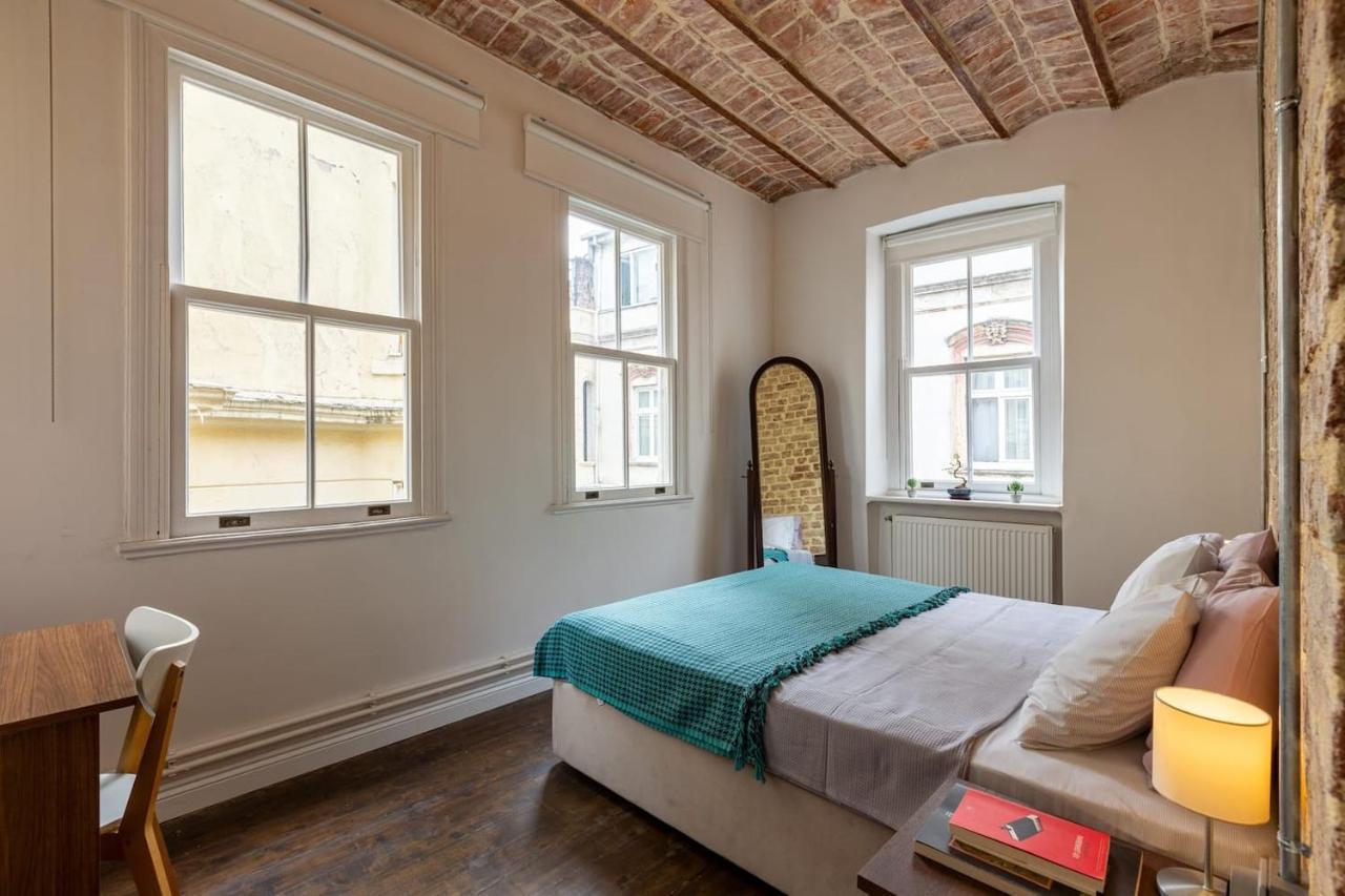 Renovated Apartment At The Heart Of Istanbul With Huge Terrace ภายนอก รูปภาพ